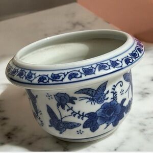 Vintage Chinese Blue and White
Porcelain Miniature Butterfly Planter Pot